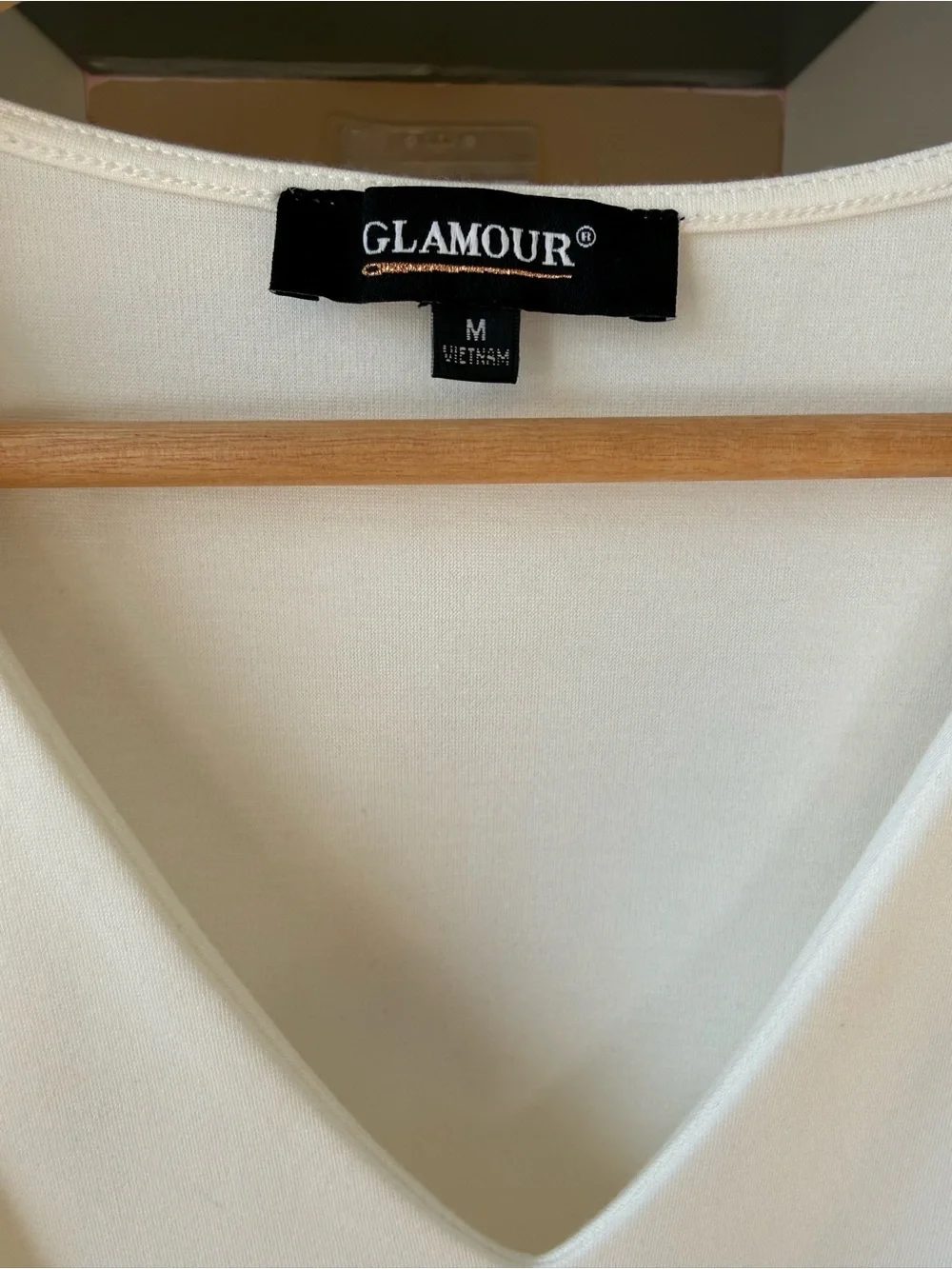 Glamour sleeveless neck